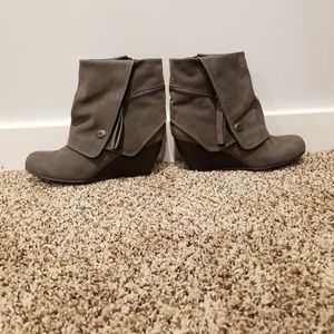 Blowfish wedge grey booties